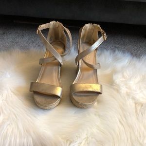 Candies wedges with straps